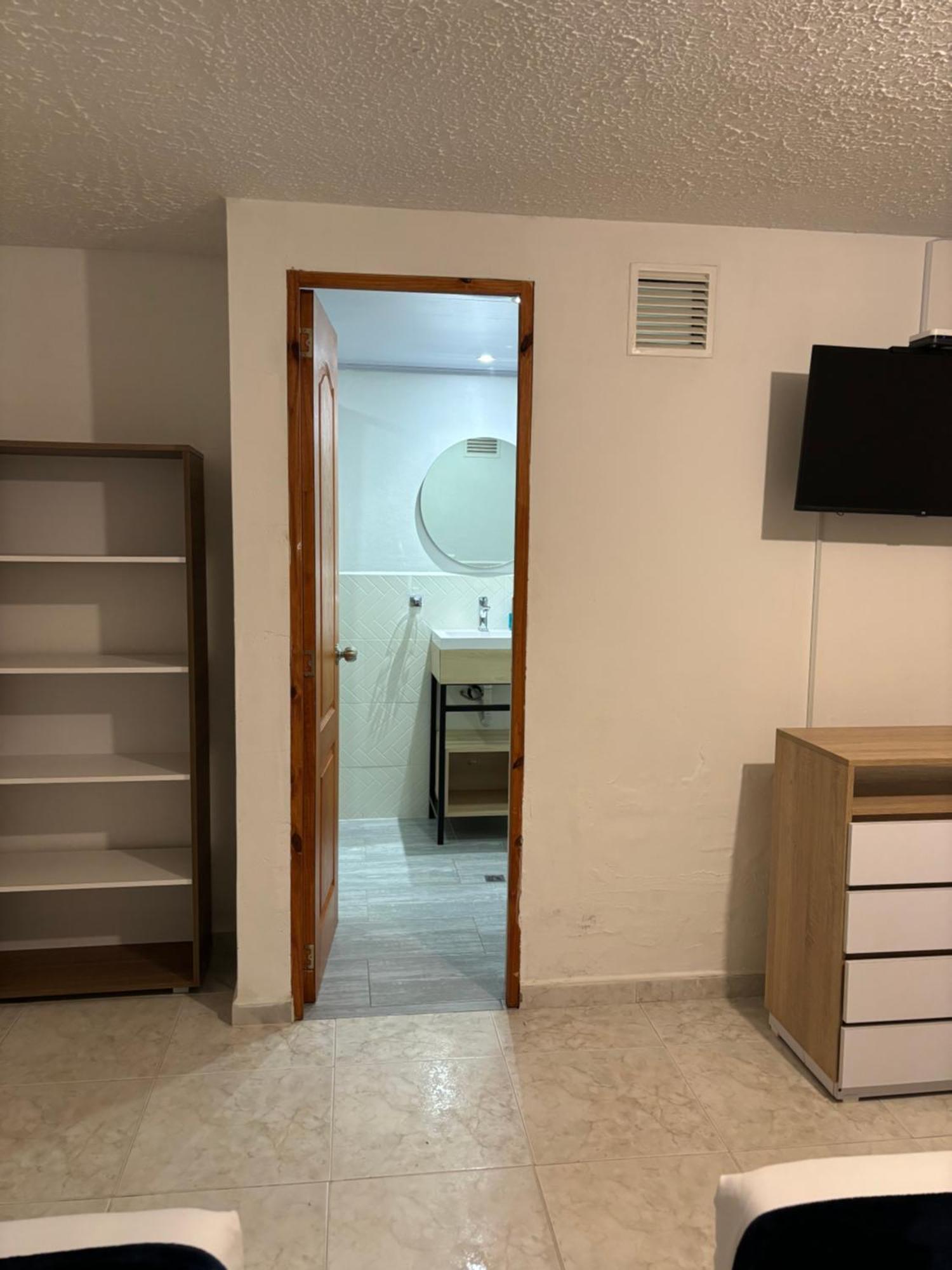 Merak Hostel 莱瓦镇 外观 照片