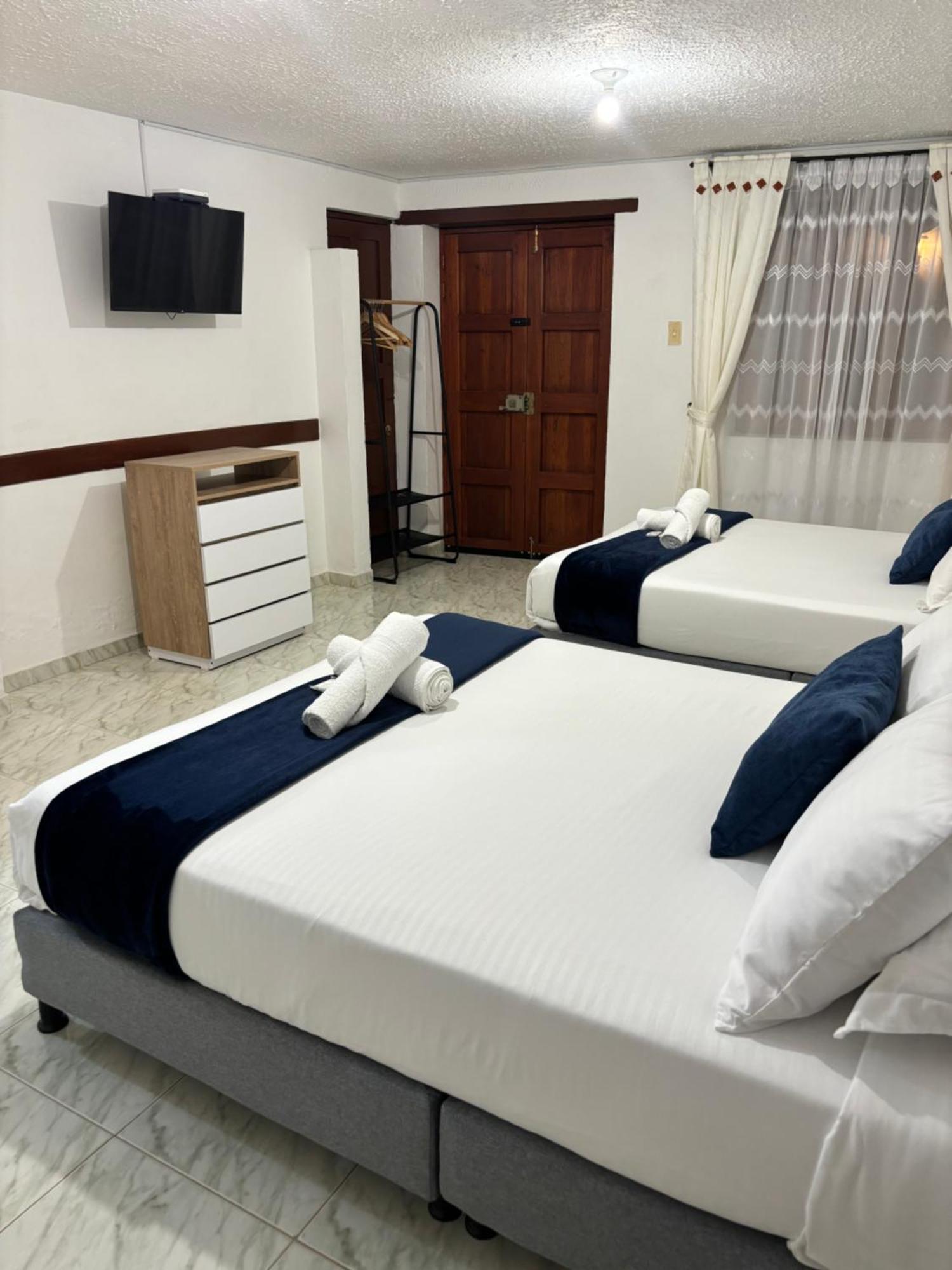 Merak Hostel 莱瓦镇 外观 照片
