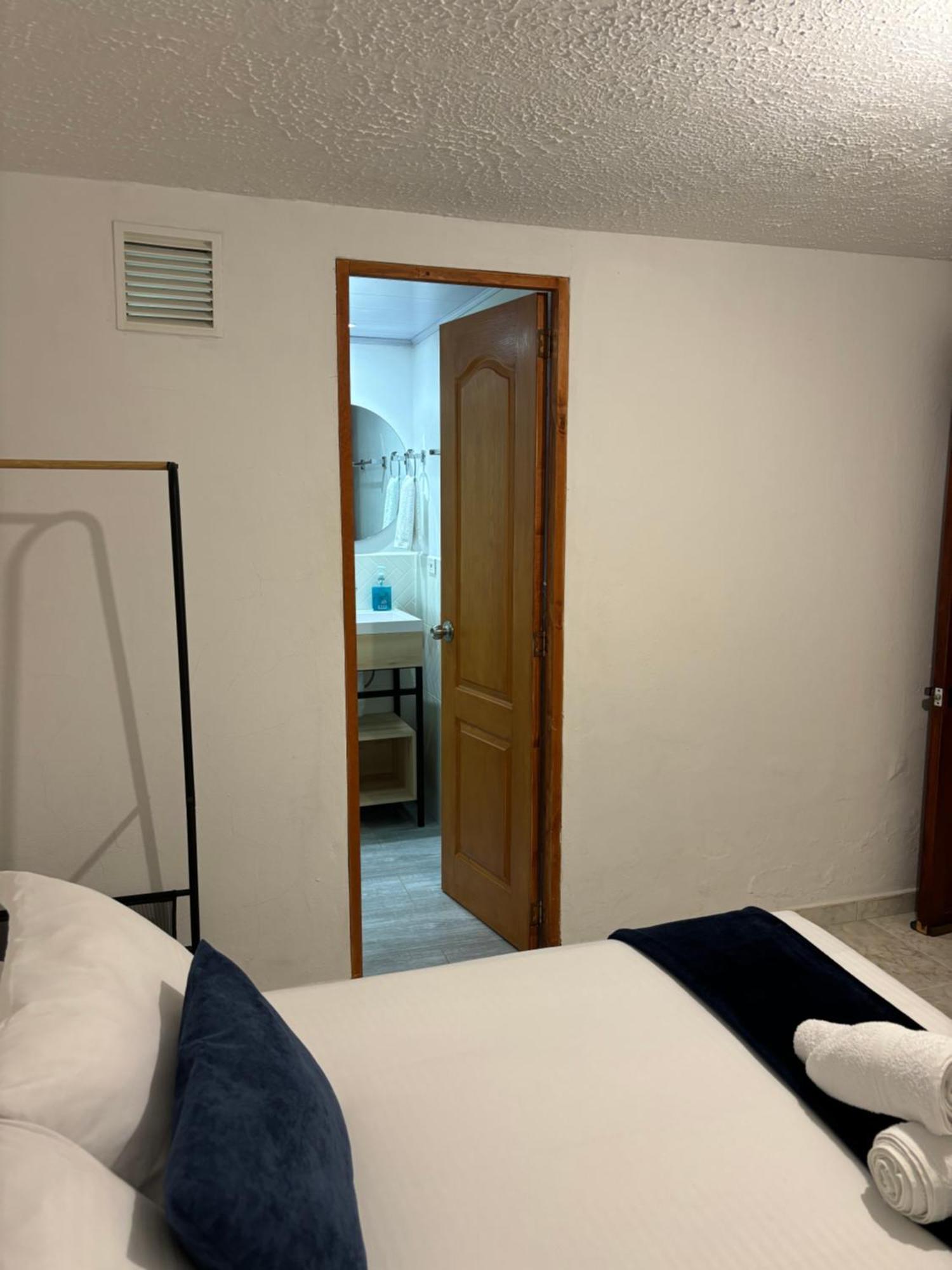 Merak Hostel 莱瓦镇 外观 照片