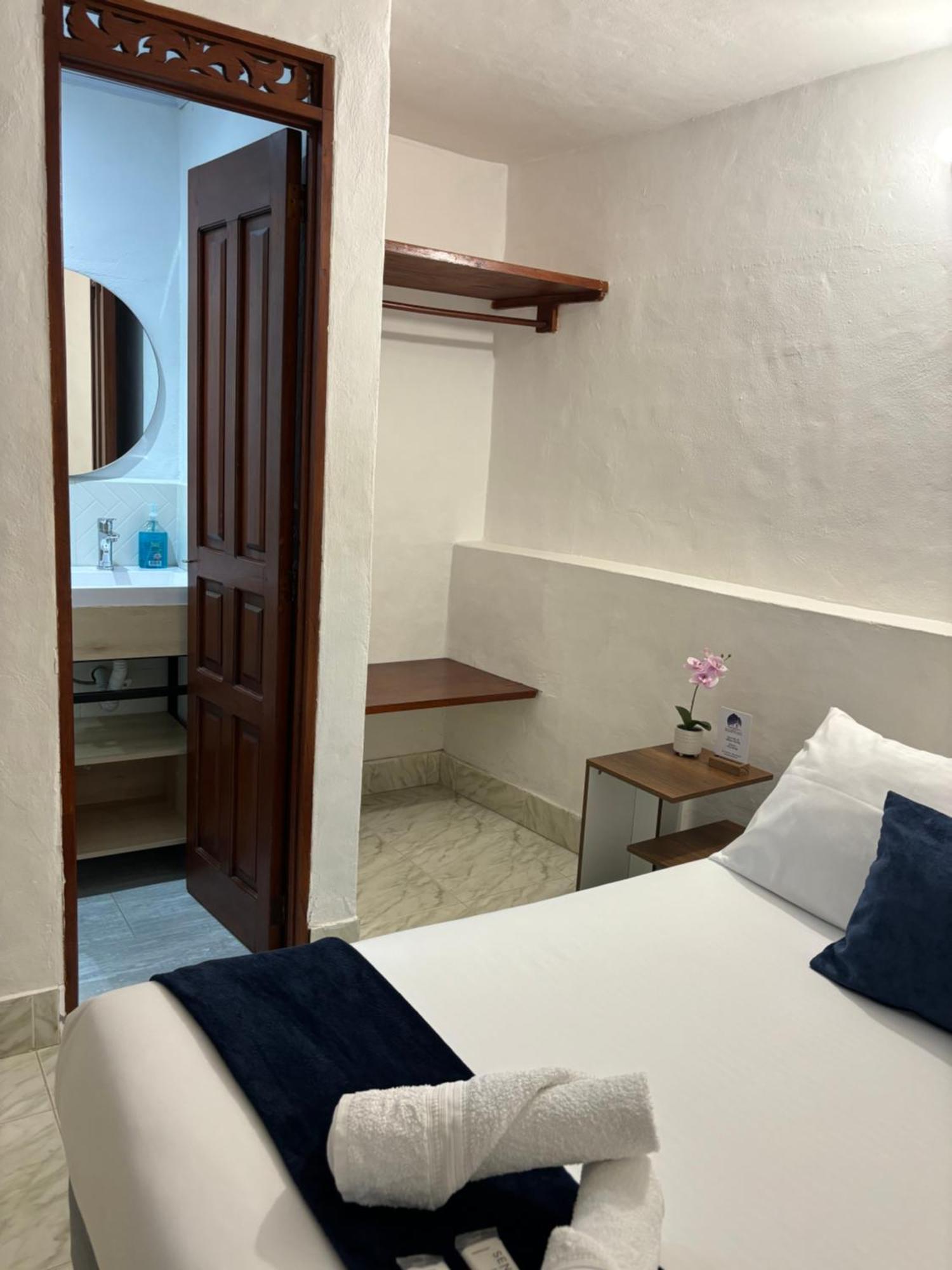 Merak Hostel 莱瓦镇 外观 照片