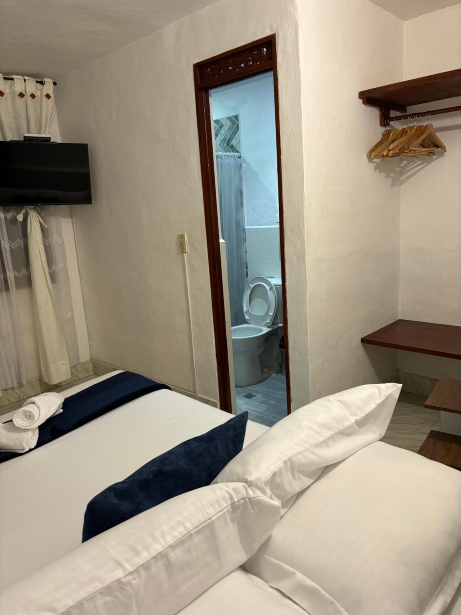 Merak Hostel 莱瓦镇 外观 照片